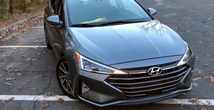 首台全新2019款现代伊兰特现身!水泥色车身帅到掉渣 轴距2700mm