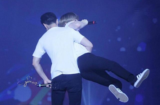 比公主抱更撩的单手抱陈伟霆娜扎好甜看到吴磊我酸了