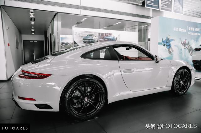 實拍|啞灰色保時捷911 carrera 4 gts,迷妹收割機,還不搞臺?-新浪汽車