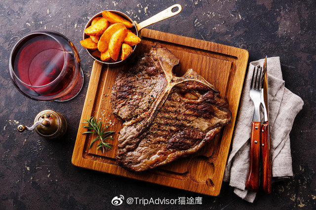 正宗的佛罗伦萨t骨牛排,必须来自珍贵的chianina牛