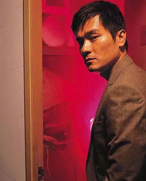 合作主演的动作电影《叶问》,饰演忍辱负重,内心复杂的日军翻译官李钊