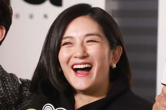 谢娜生娃后衣品直线下降,网友:这品味如何教的好两个女儿?