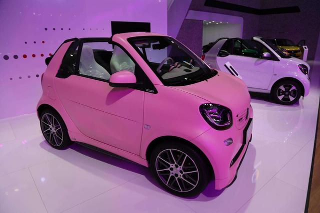 来自奔驰的smart车型,小型车中经典代表,节约与性能的完美结合