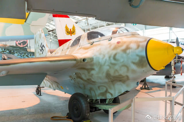 胖乎乎的二战德国研制的me163彗星战斗机