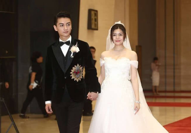 因戏生情的夫妻,老公仍帅得人人都想嫁,大4岁老婆胖得欣赏不来