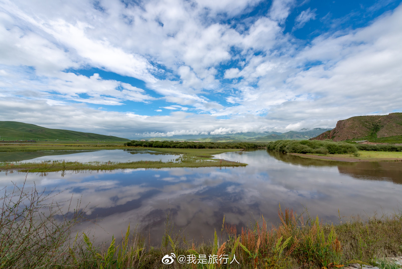 桑科草原位于夏河县城西南平均海拔在三千米以上辽阔壮美