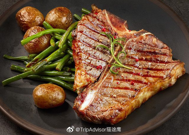 正宗的佛罗伦萨t骨牛排,必须来自珍贵的chianina牛