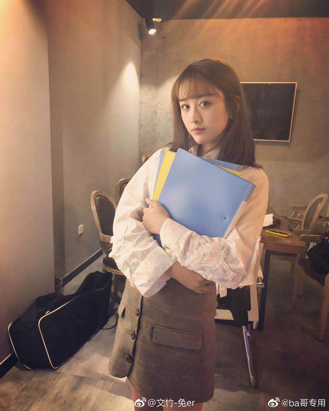 居然是96年的小女生看了看她微博文竹兔er长的好甜