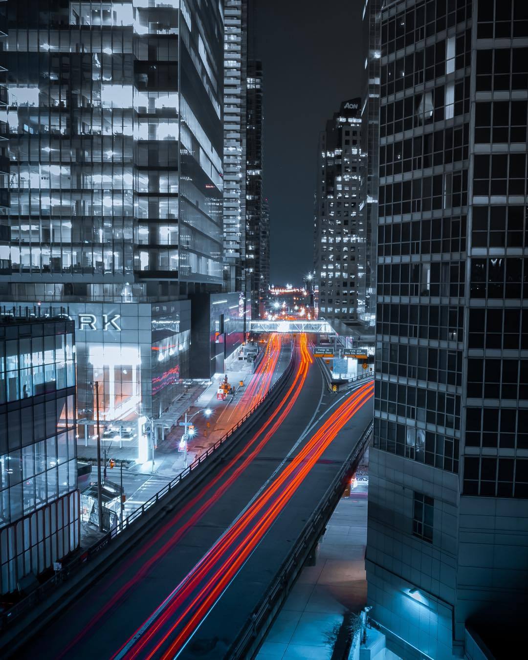 只有悲伤还在加拿大多伦多的城市探索者,摄影师 daniel kraken