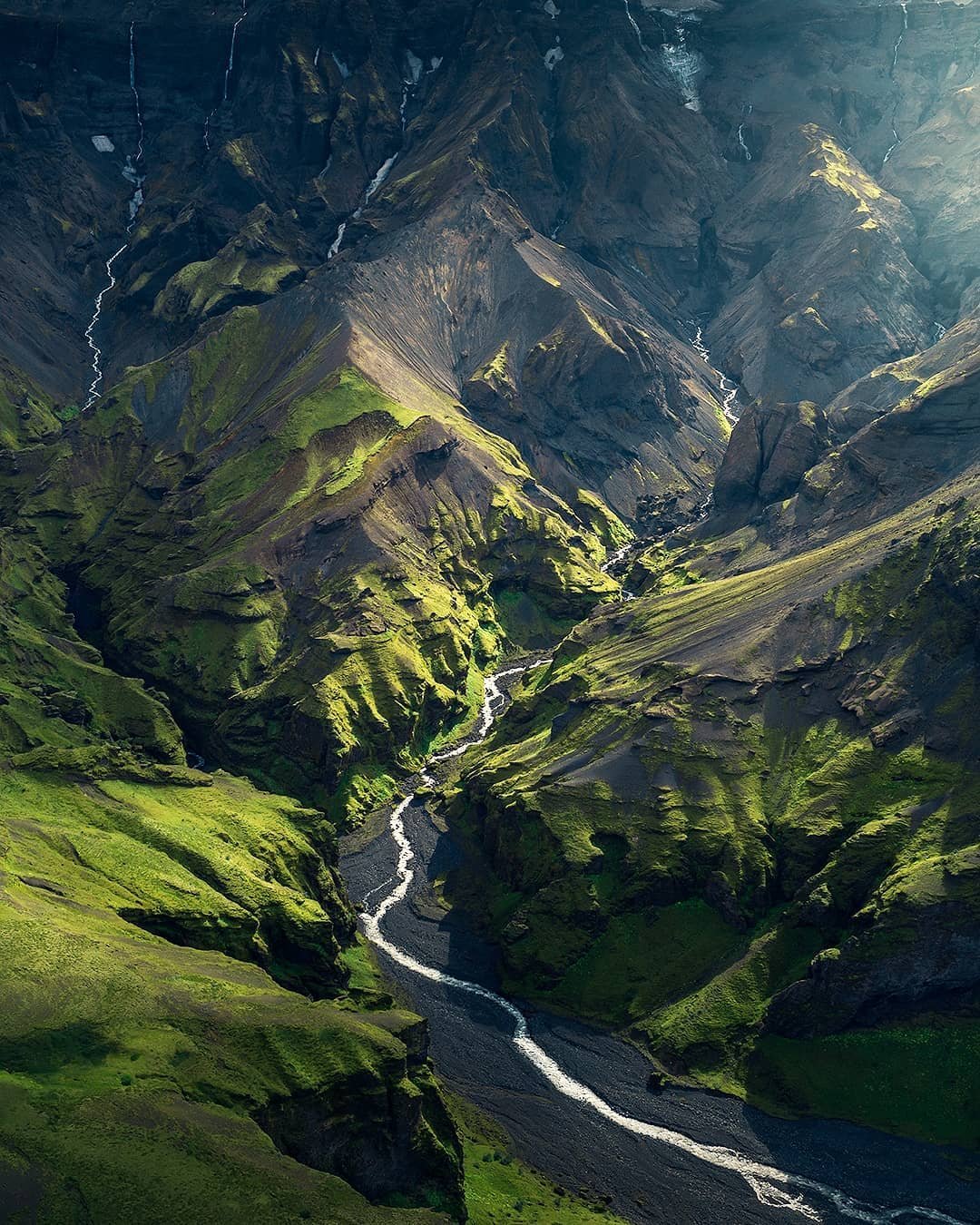如同油墨画的崇山峻岭