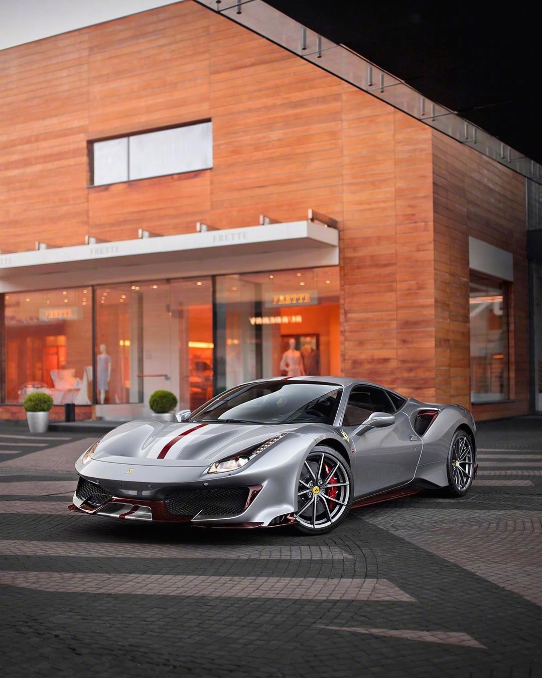 一辆配色刚刚好的法拉利488pista_高清图集_新浪网