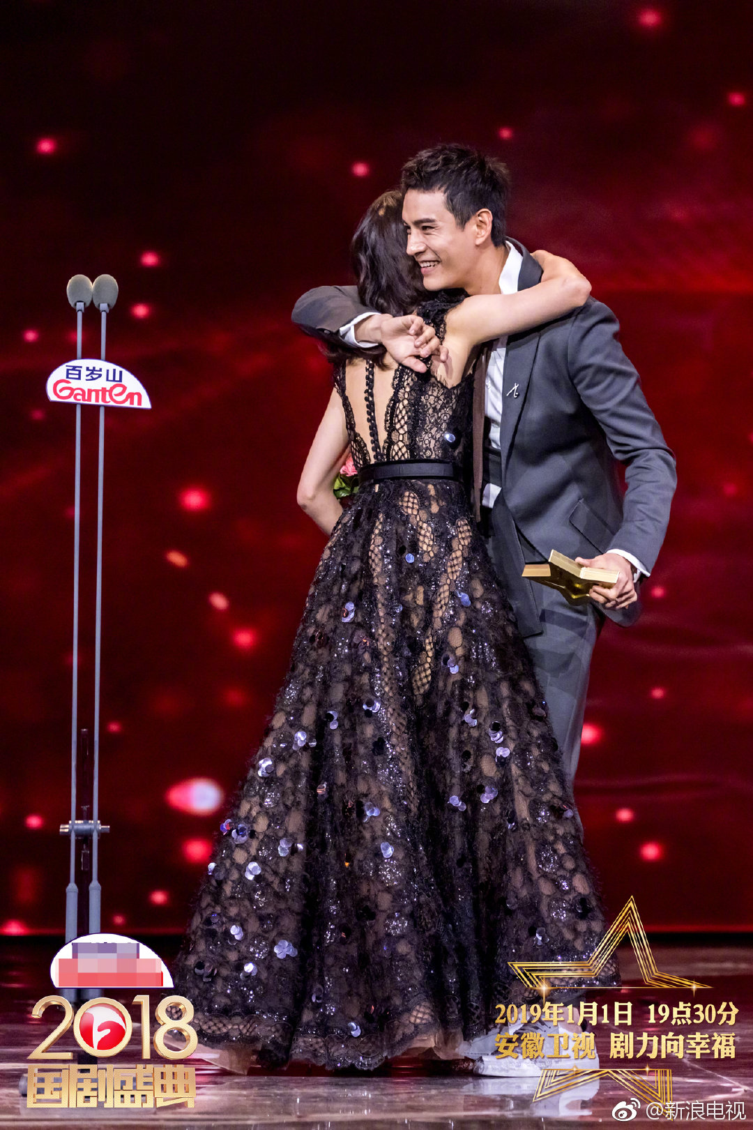 经超经超 喜获"年度关注男演员"!好友@张钧甯 为其颁奖