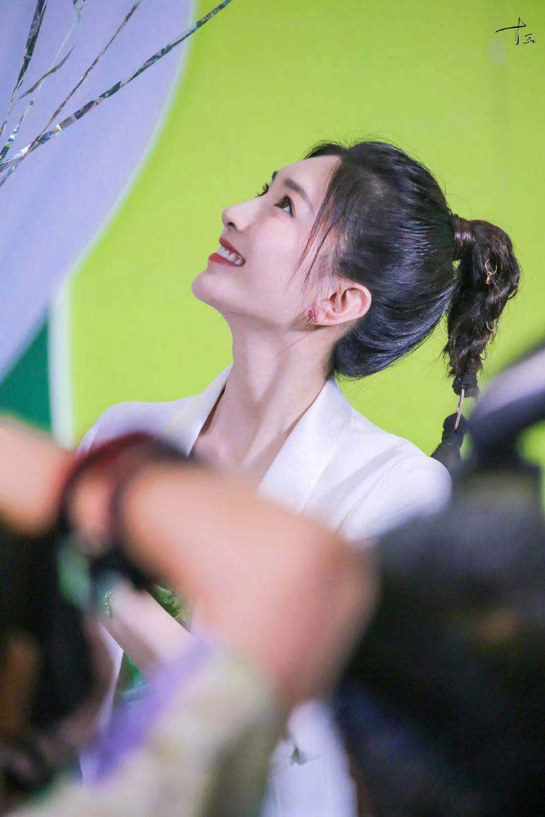 江疏影的流苏马尾很好看,全职高手里陈果的小辫子也很可爱