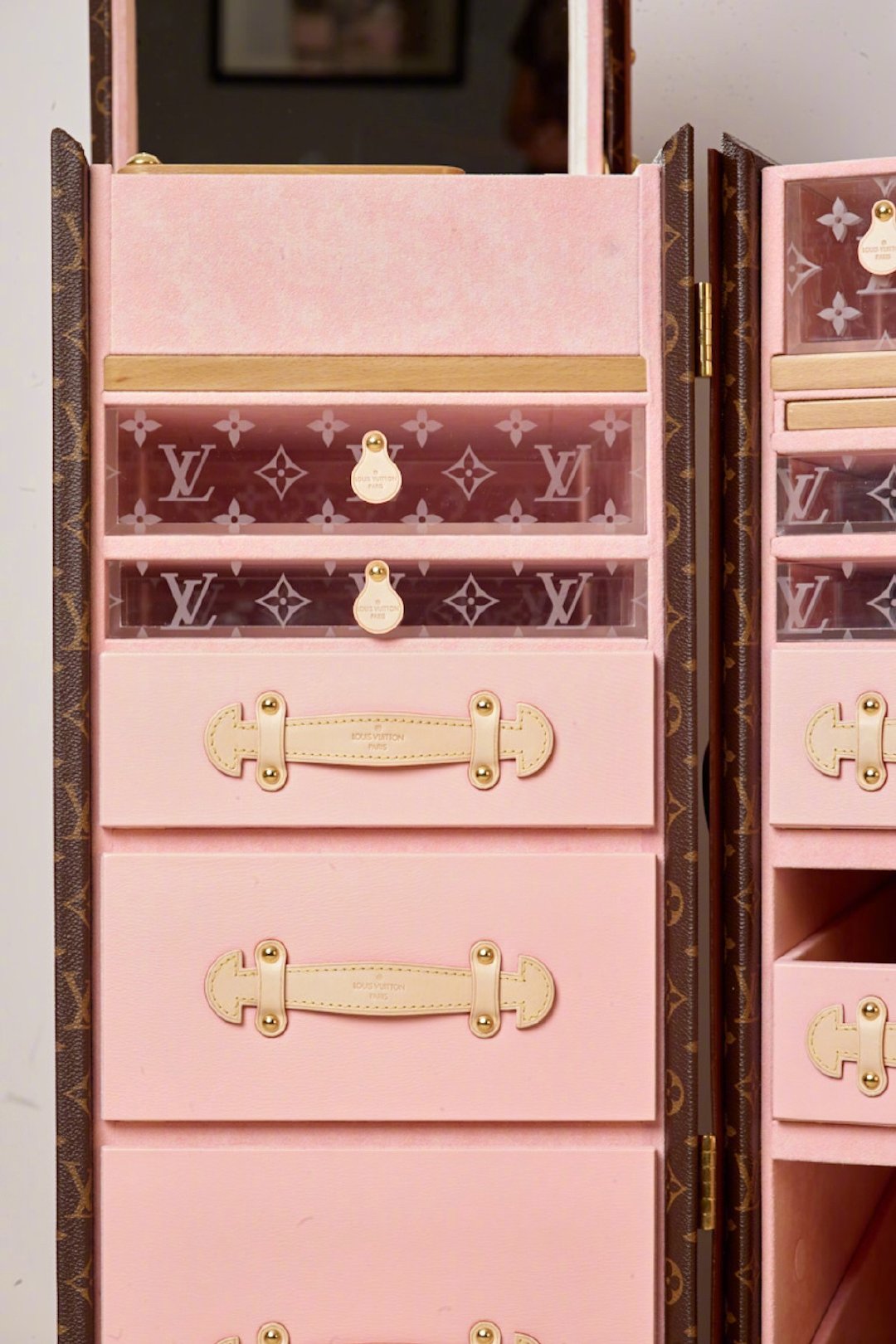 LV即将上市的这个Louis Vuitton Trunk Collection系列真的是将精致和_新浪新闻