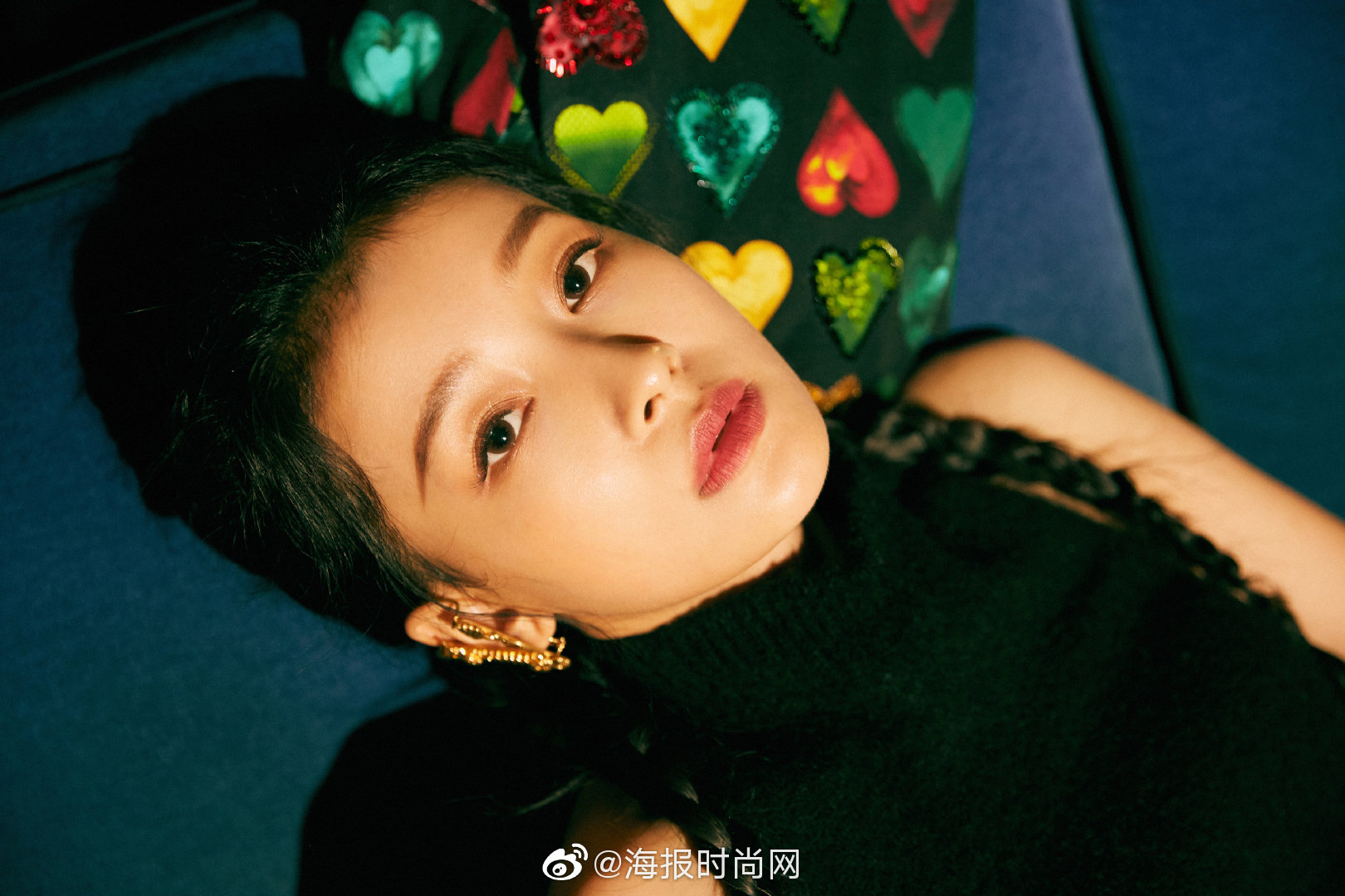 今天 以一身爱心印花系列裤装look受邀出席了versace北京精品店开幕活