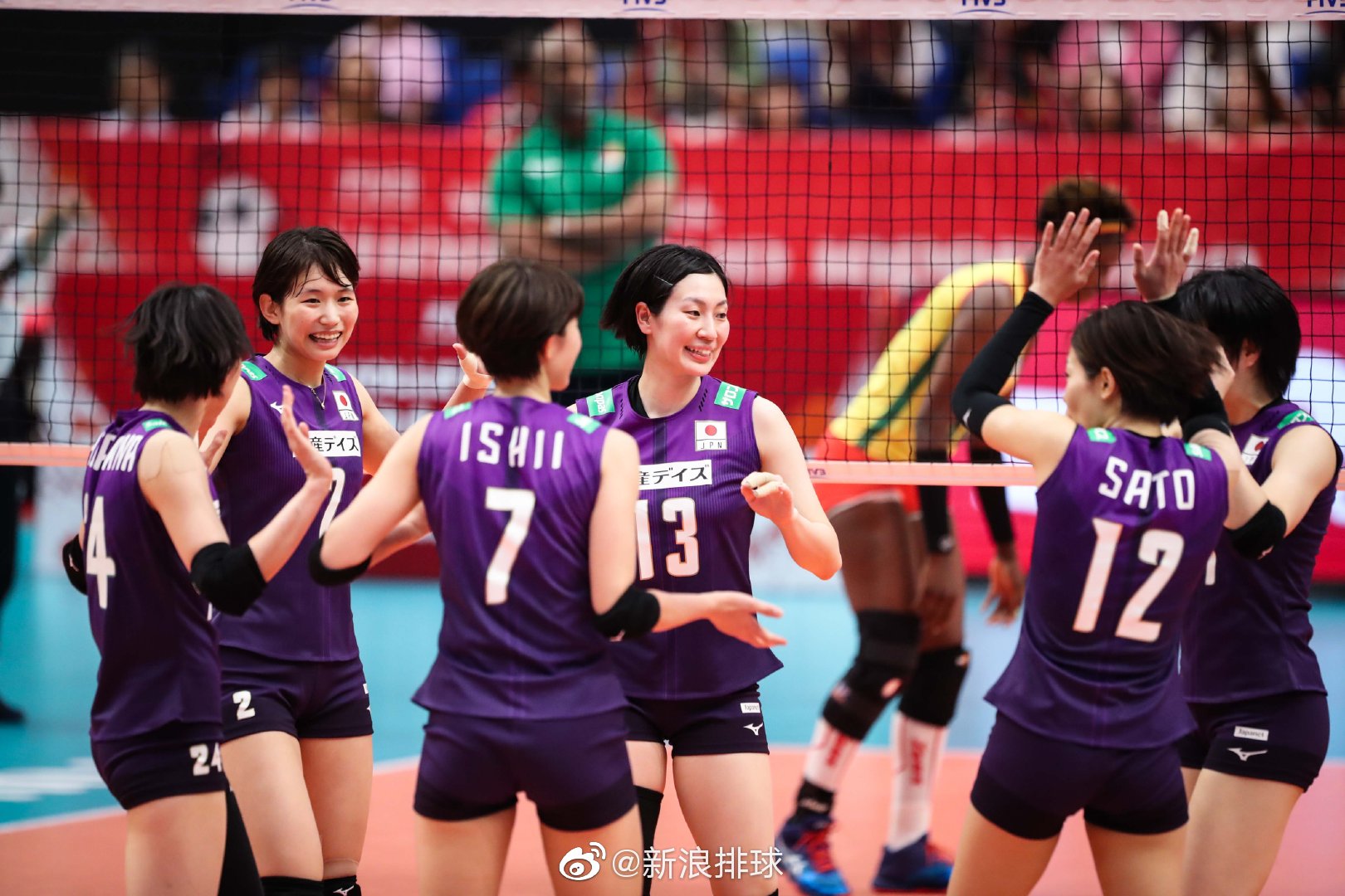 日本女排3-0喀麦隆女排,三局比分为25-17/25-17/25-20