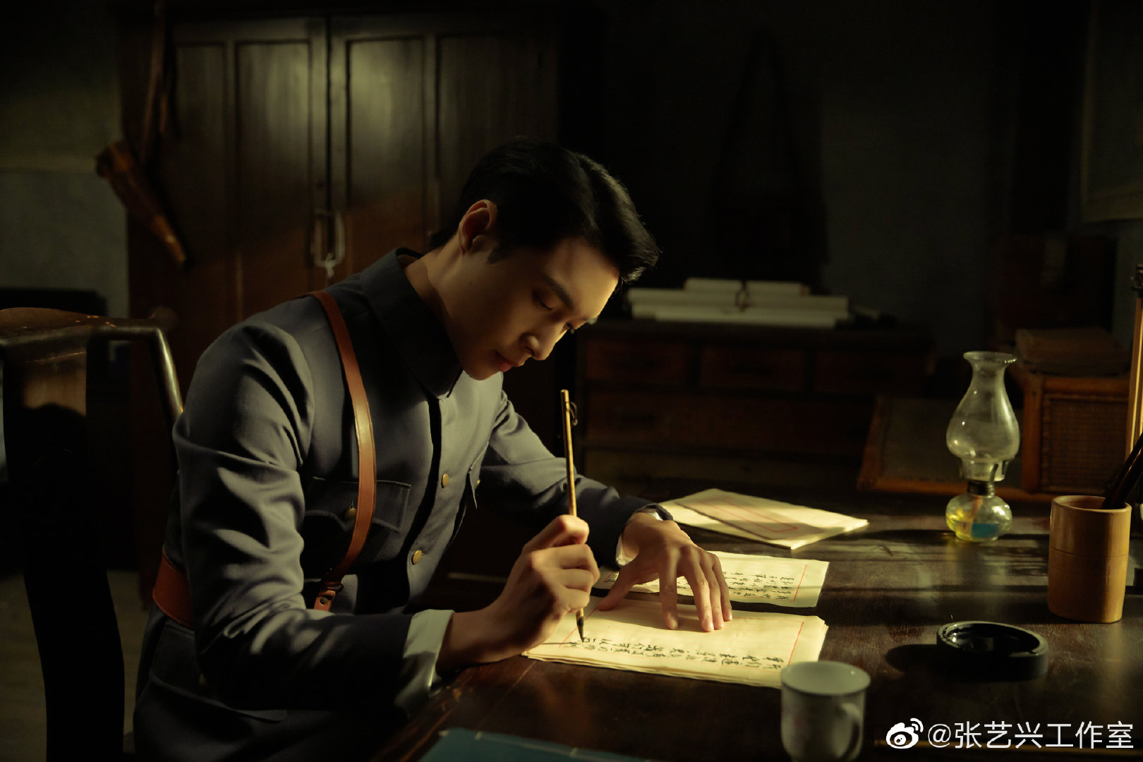 张艺兴军装 张艺兴中山装品品艺兴军装怎么样,一派凛然正气