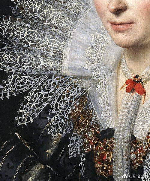 文艺复兴时期的服饰奢侈都展现在细节之中:硬质蕾丝与真丝的拉夫领