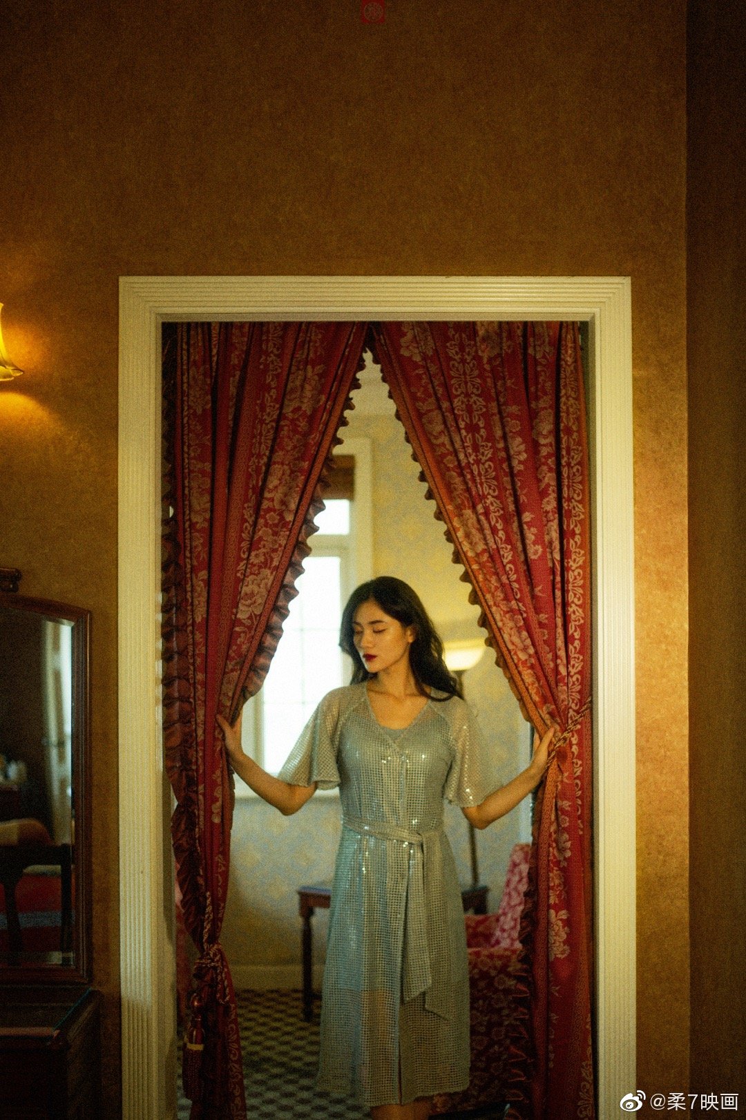 玲珑 出镜:@王熙然crystal 服装:@设计师唐琳