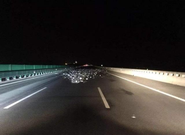 老司机告诉你,开车这几点不懂记得晚上别上高速,影响自身安全