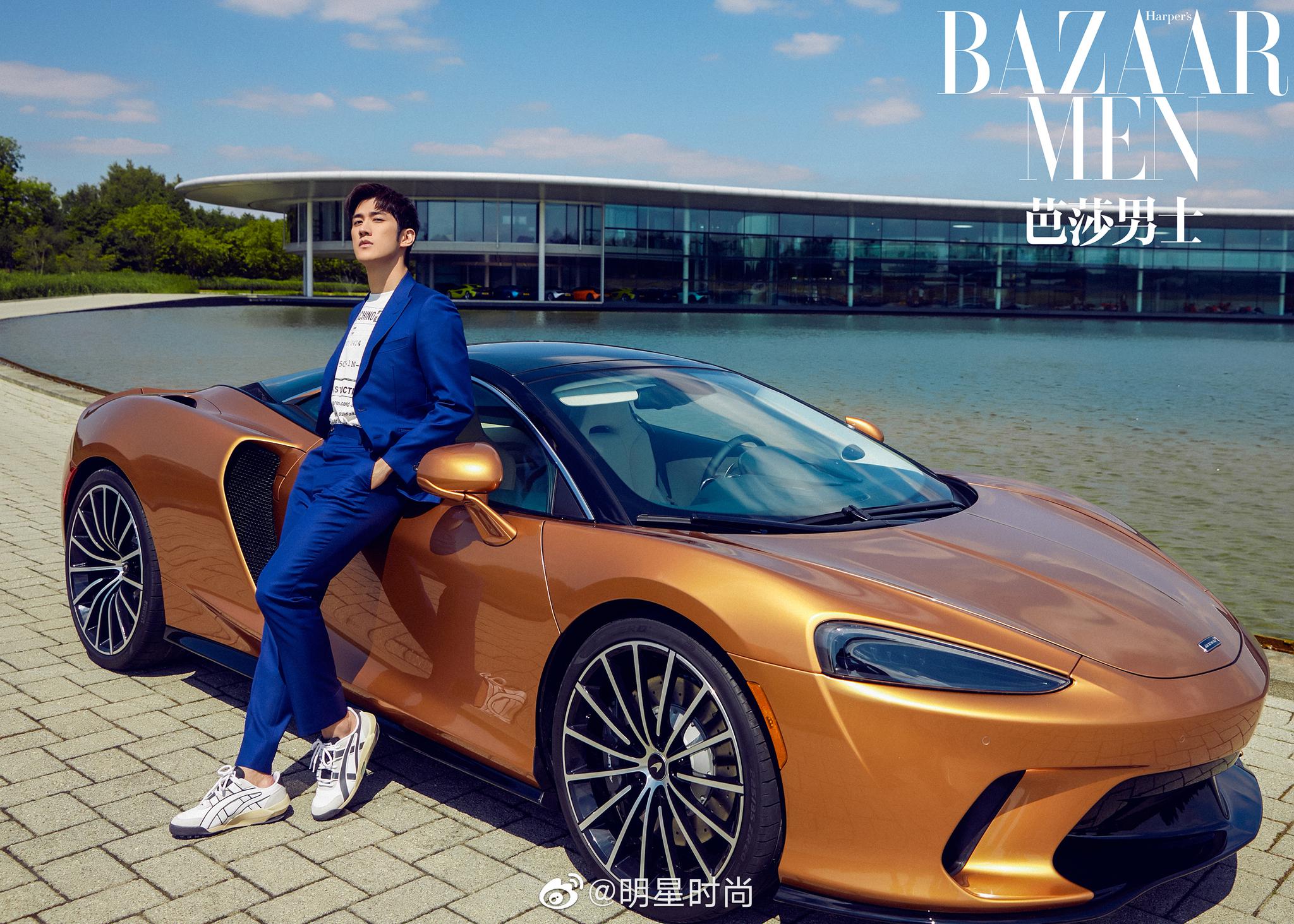 作为迈凯伦品牌代言人登上芭莎男士,蓝色西装与橘色跑车的撞色搭配