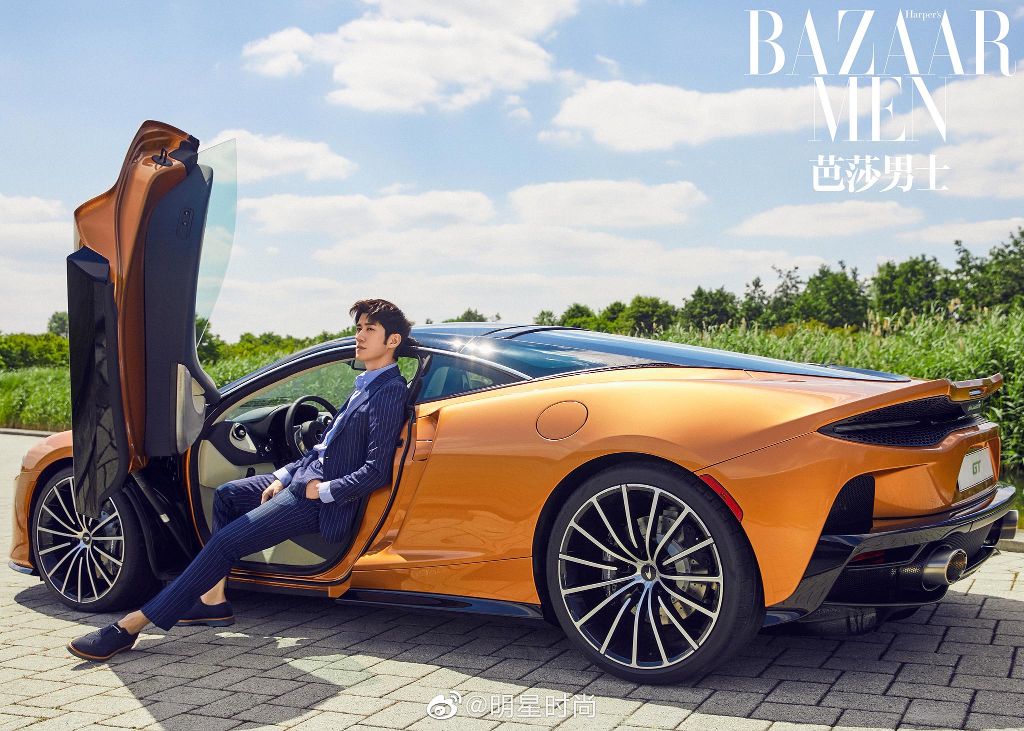 作为迈凯伦品牌代言人登上芭莎男士,蓝色西装与橘色跑车的撞色搭配