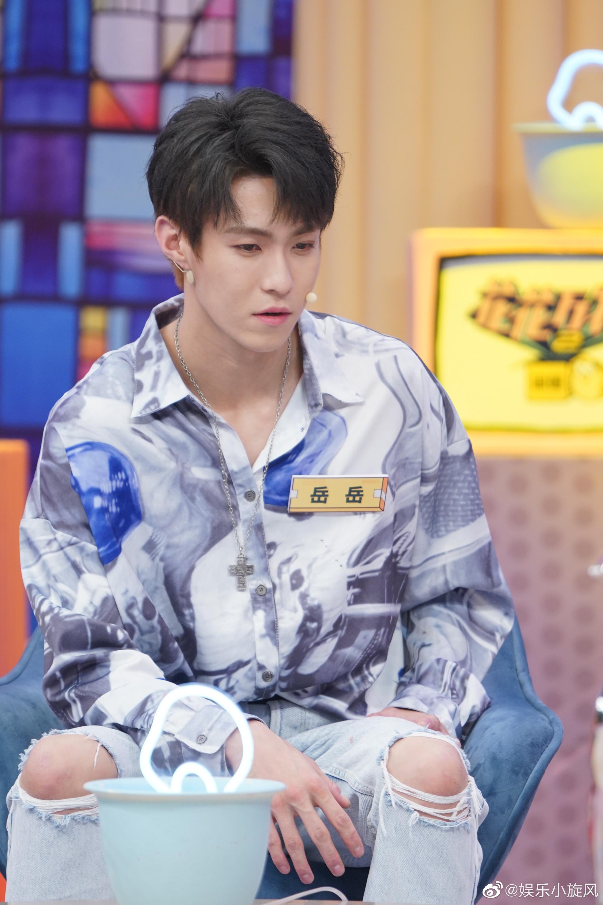 近日优酷康熙的综艺在京录制oner三人及老板秦周懿现身卜凡缺席