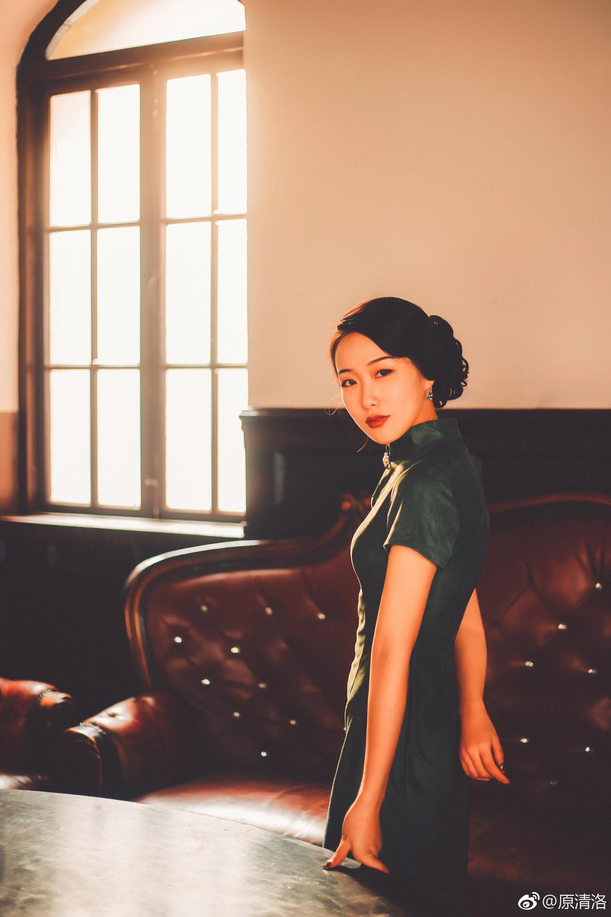 "出镜:@迟白 摄影/后期:@原清洛 一组民国风旗袍. 67