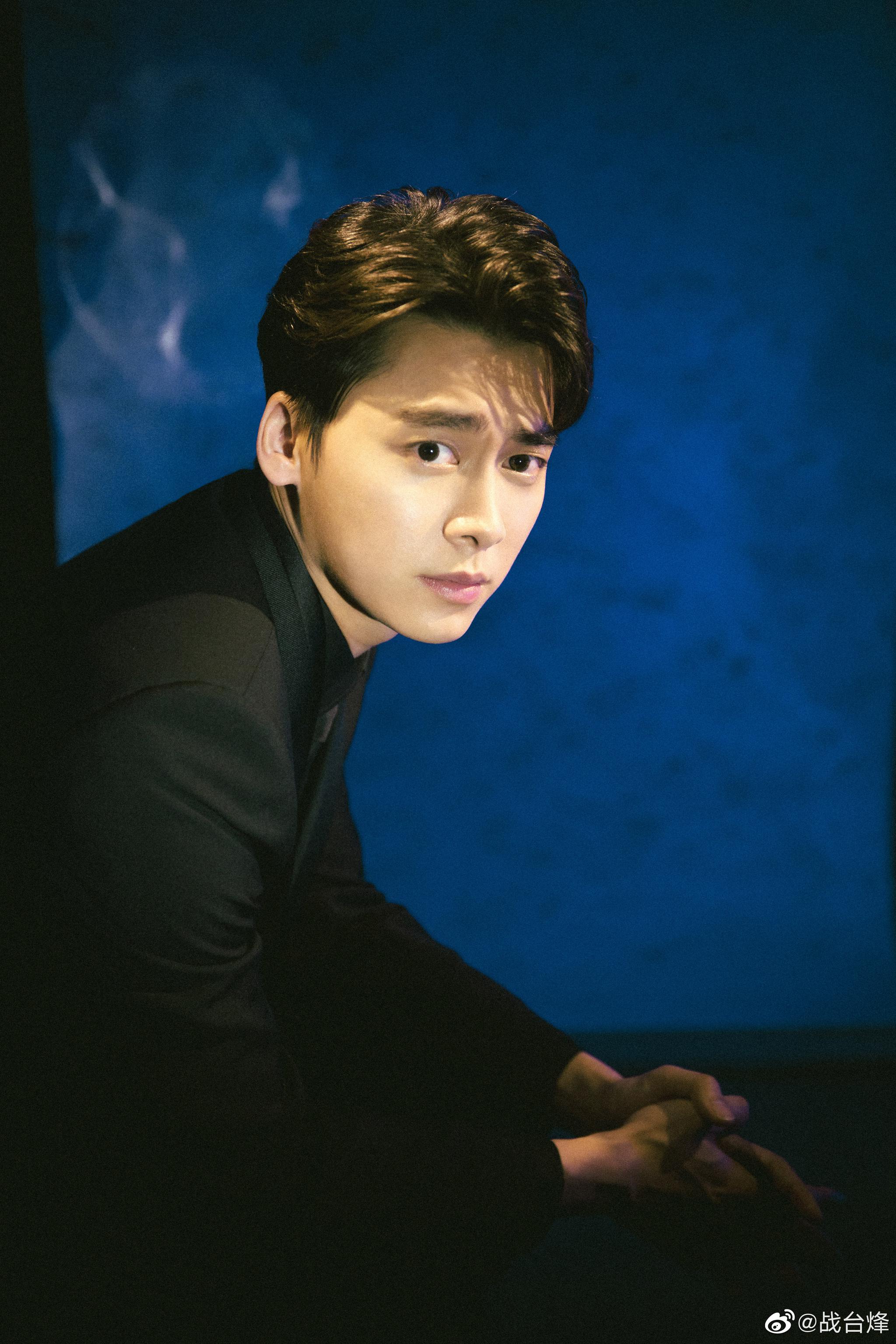 博众星和李易峰 青年演员李易峰即将带来北影节闭幕