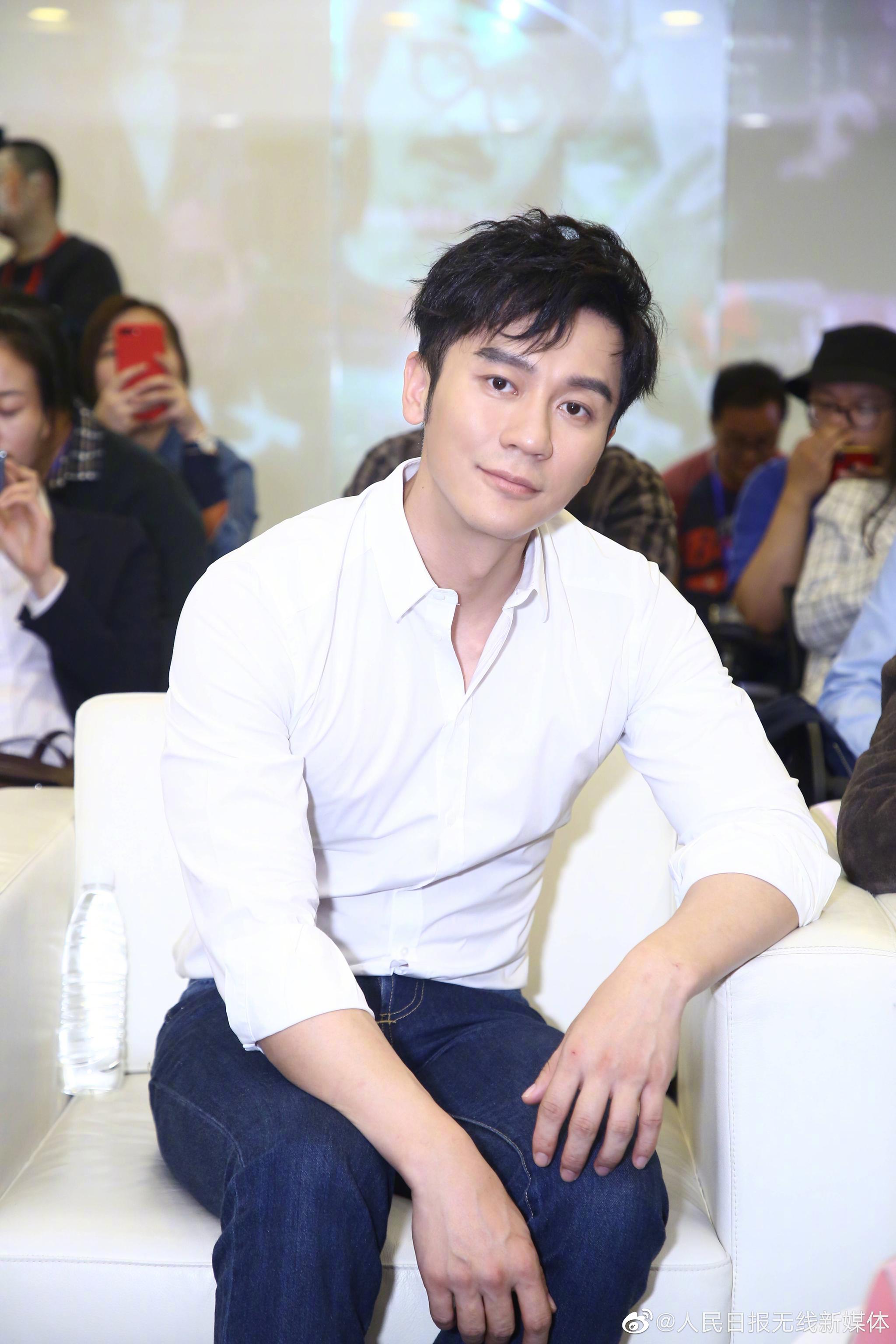 李晨做客人民日报社,出席电视剧《七日生》看片会.历时5个月