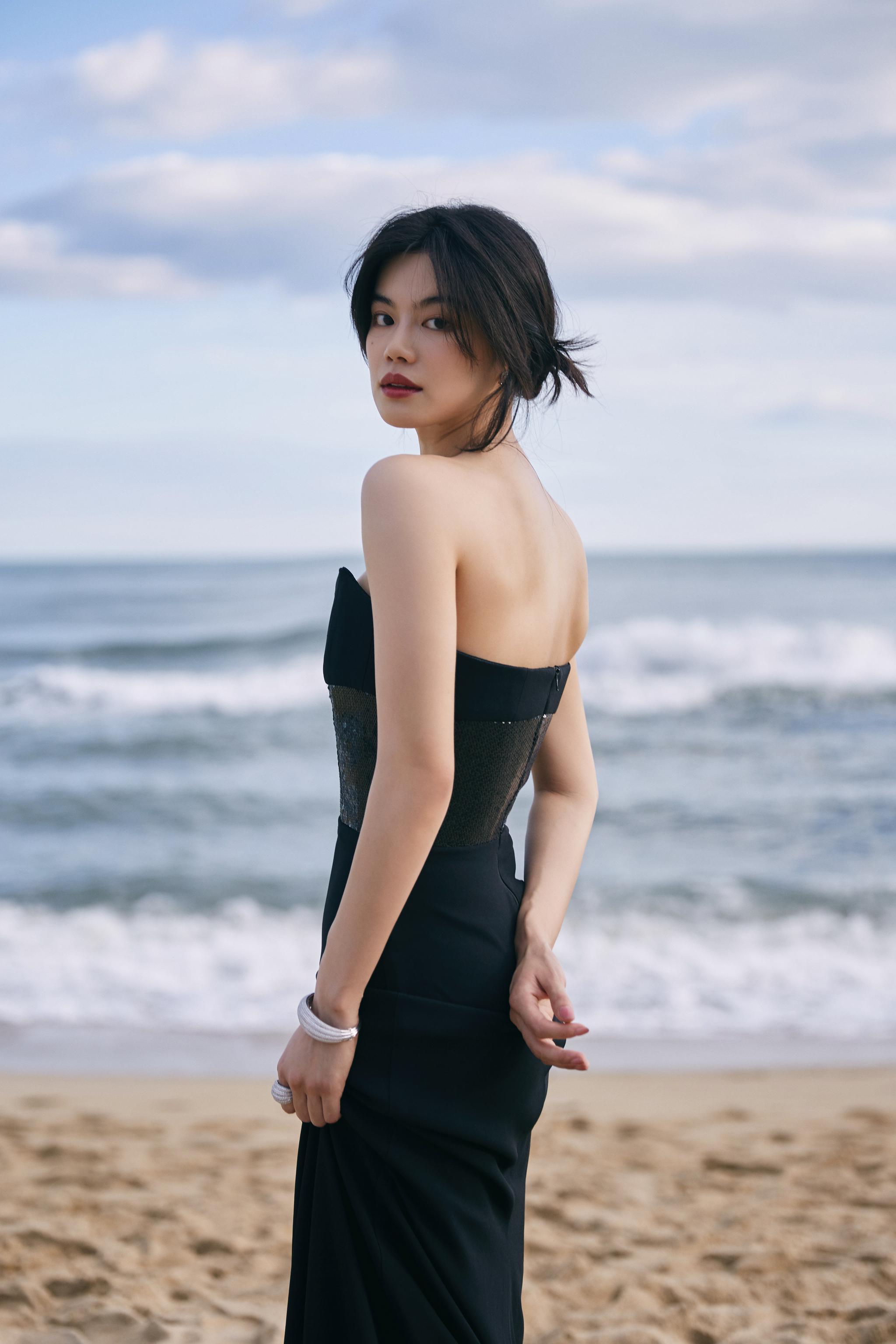 今天,@reb李蔓瑄 与 剧组一同亮相第24届釜山国际电影节开幕红毯