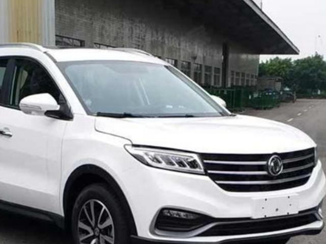 偶遇首台白2019款东风风光580比捷途x70大气轴距2780mm配cvt