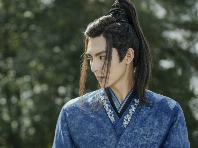 《神医凰后》官宣人物造型,杨超越傅菁古装比美,陈情男孩超抢镜