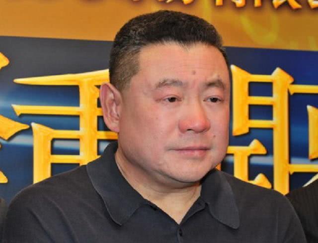 她长相普通却嫁入豪门, 被富豪宠爱, 今10岁女儿身价高达40亿!