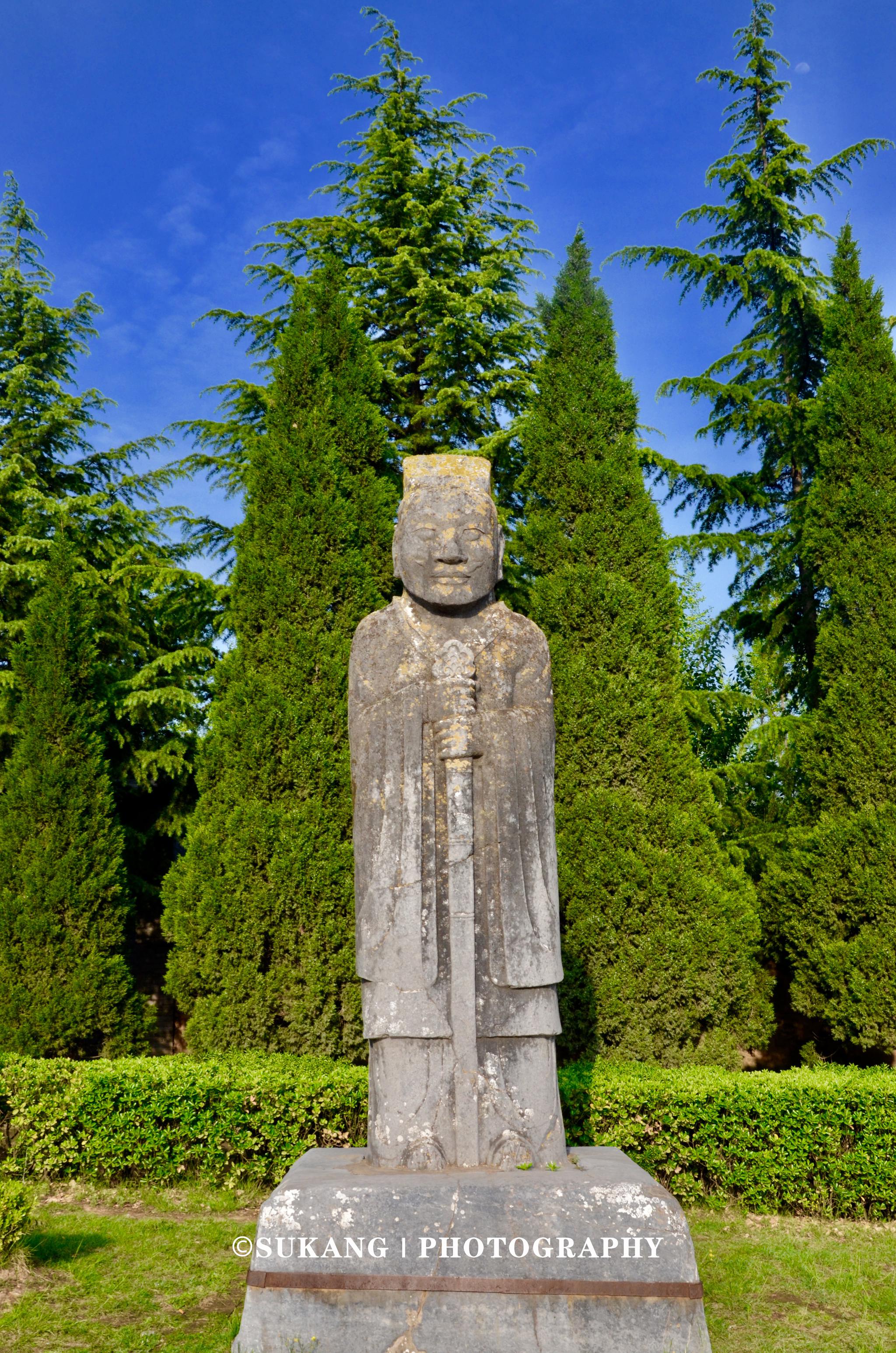 风水宝地葬唐高之龙体帝王陵寝合武周之凤冠