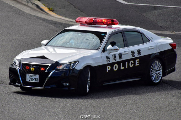 完美复制的高仿在违法的边缘疯狂试探想到了柯南里面群马县的那个警官