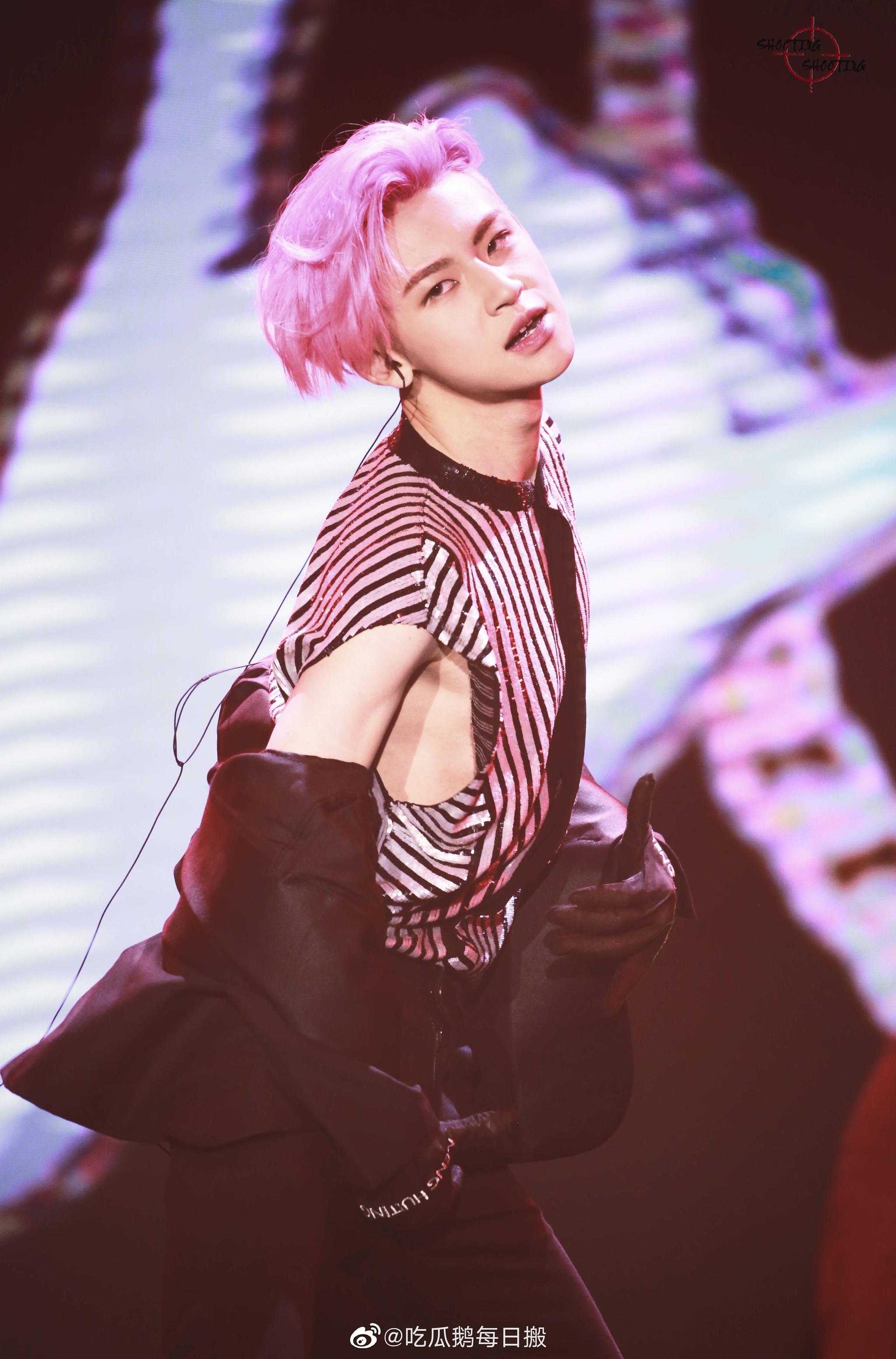 小鬼王琳凯染了个粉色的头发粉毛鹅觉得好看吗