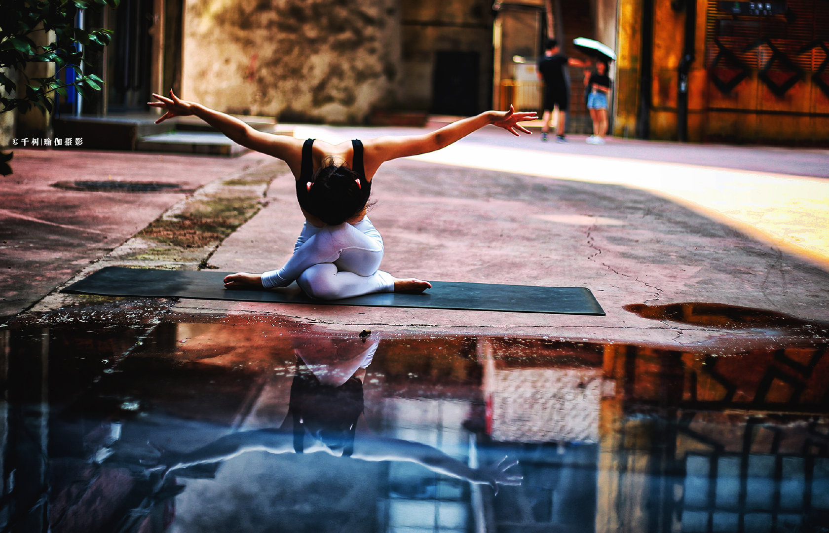我钟爱的一个瑜伽体式,我是一只飞鸟.——千树瑜伽摄影