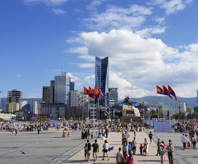 乌兰巴托这个城市跟中国有着很大的联系,因为蒙古人一直以来都是住在