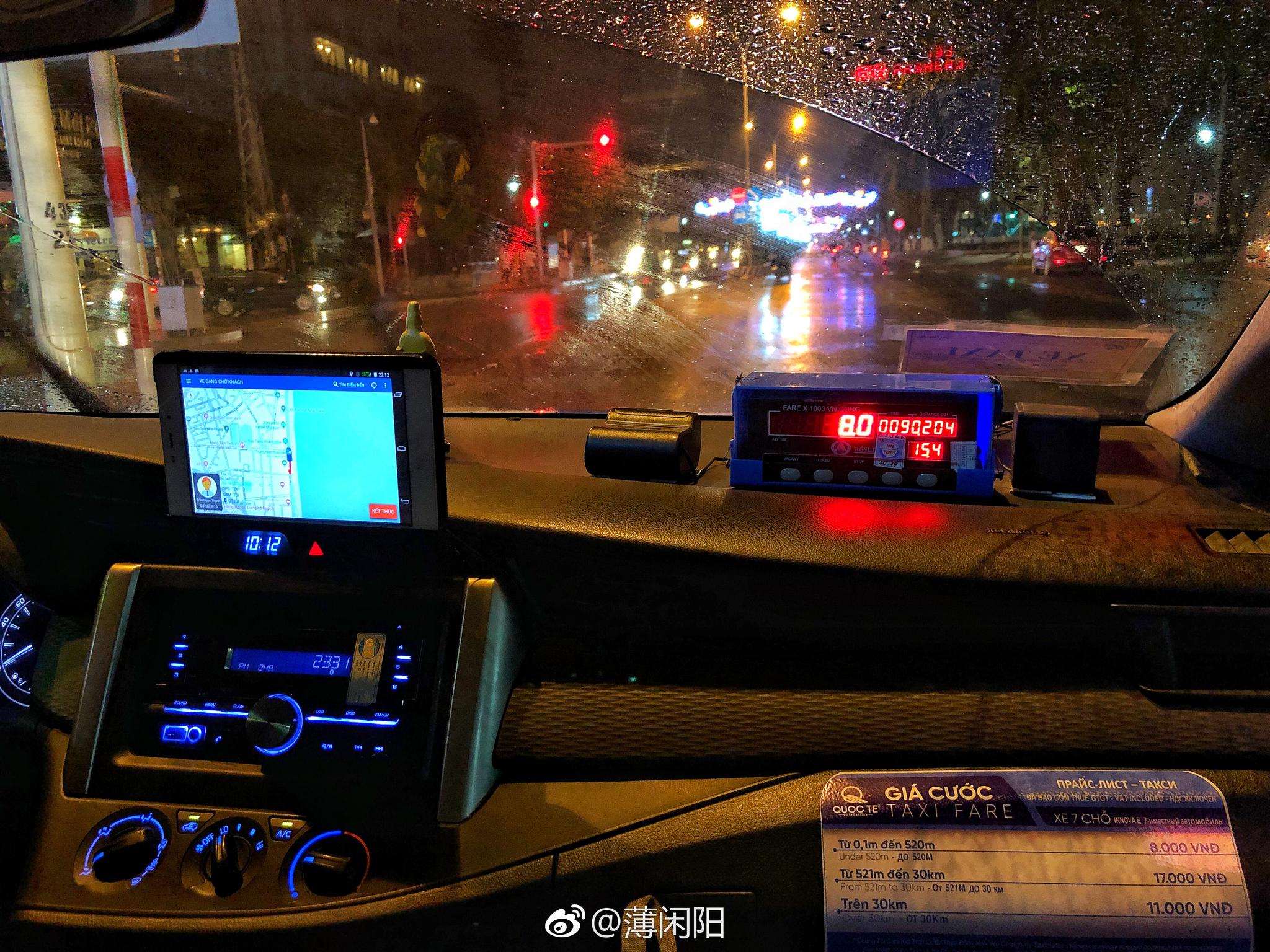 逛芽庄夜市,吃越南小吃,海鲜自助bbq!出租车计价器飞快的跳跃