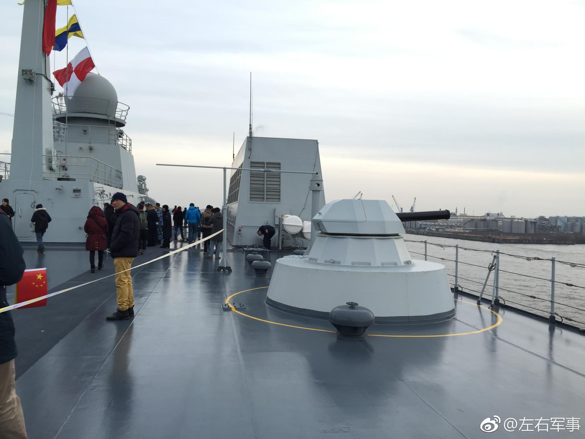 中国海军长白山号两栖登陆舰