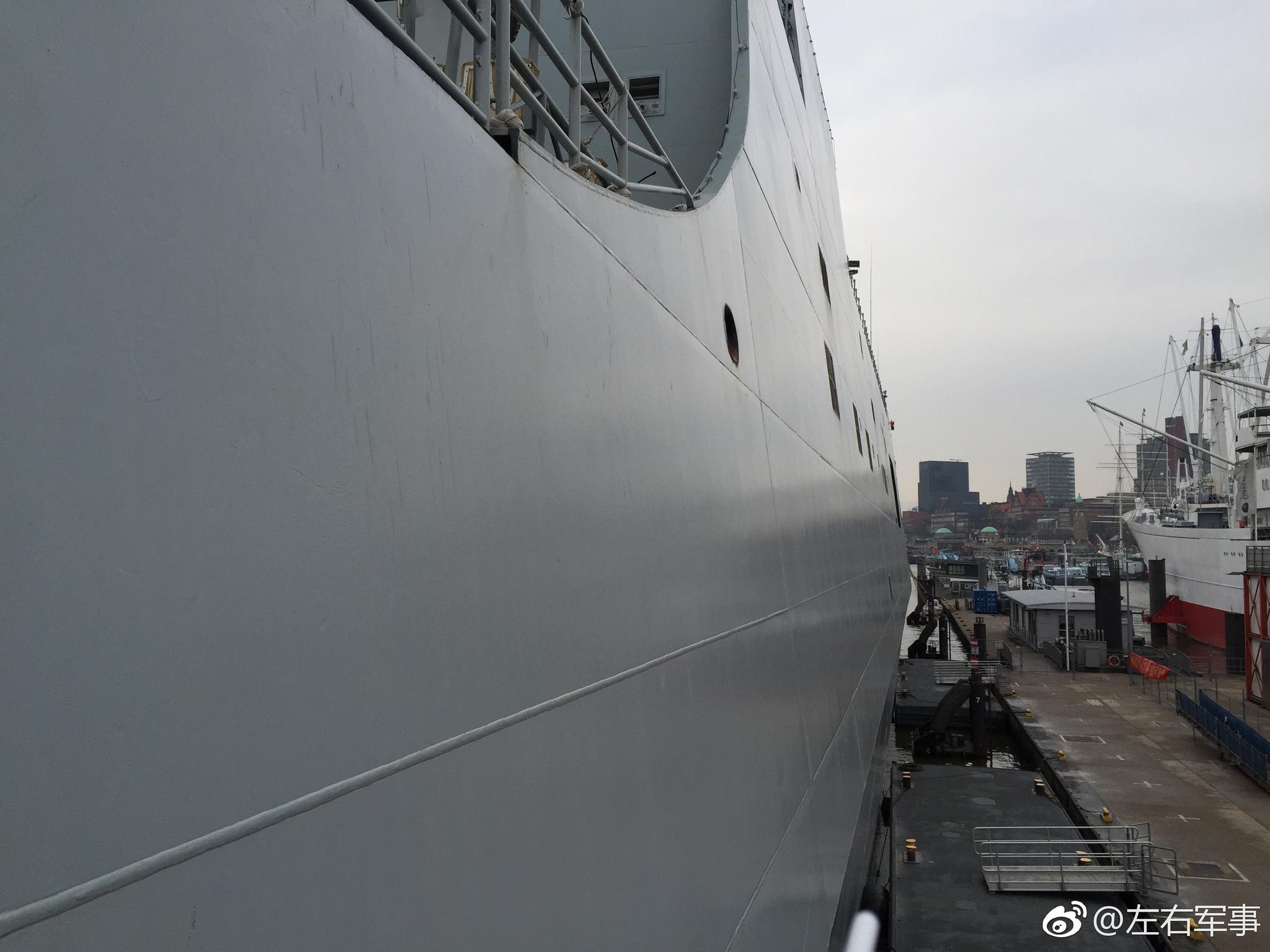 中国海军长白山号两栖登陆舰