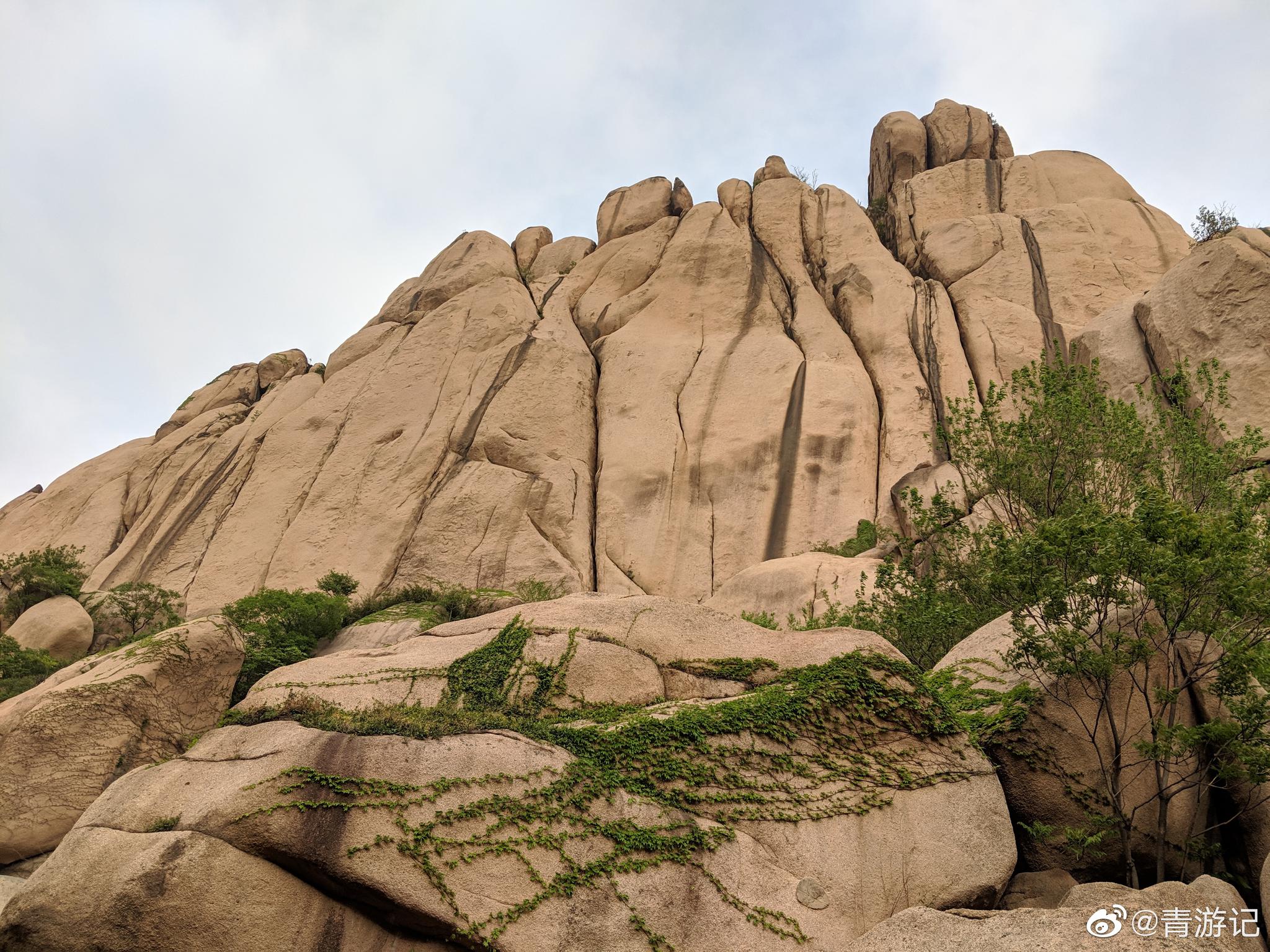 嵖岈山,地处河南省中南部,是一个花岗岩造型的地貌区