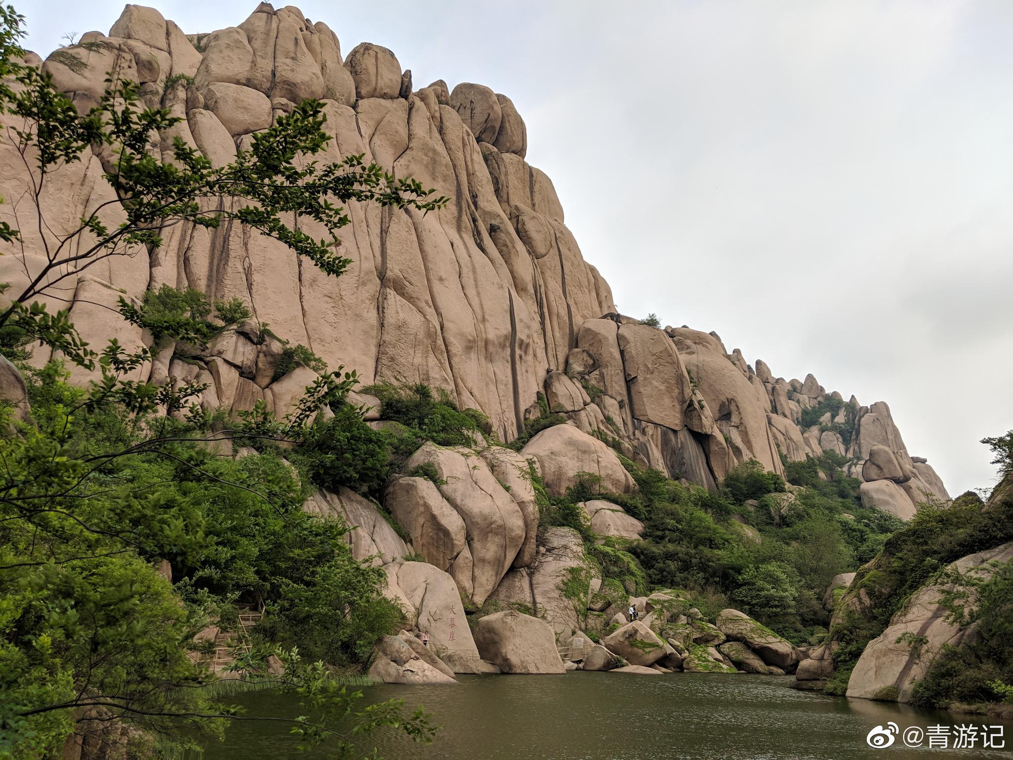 嵖岈山,地处河南省中南部,是一个花岗岩造型的地貌区
