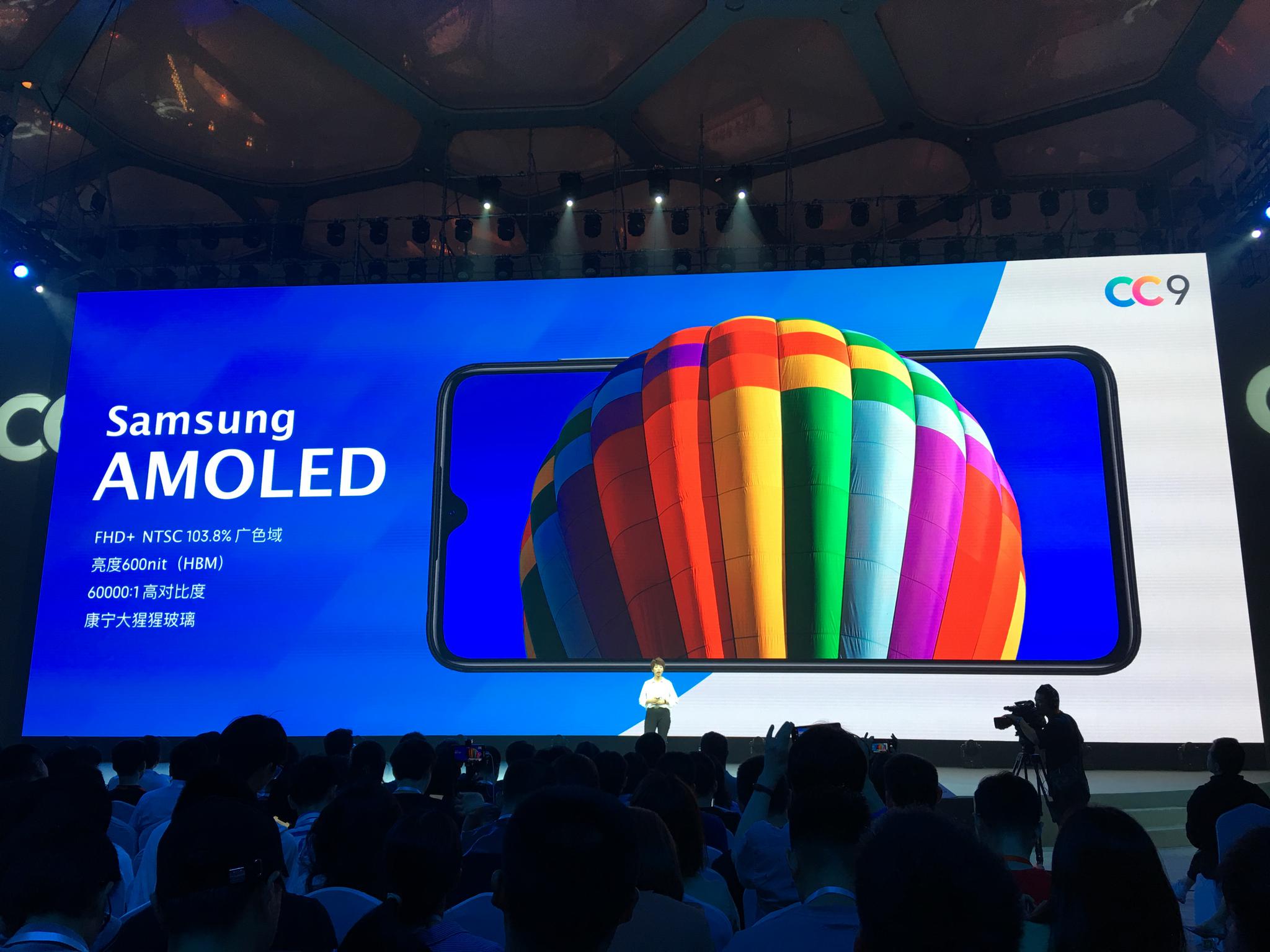 小米cc9采用639英寸三星amoled水滴屏