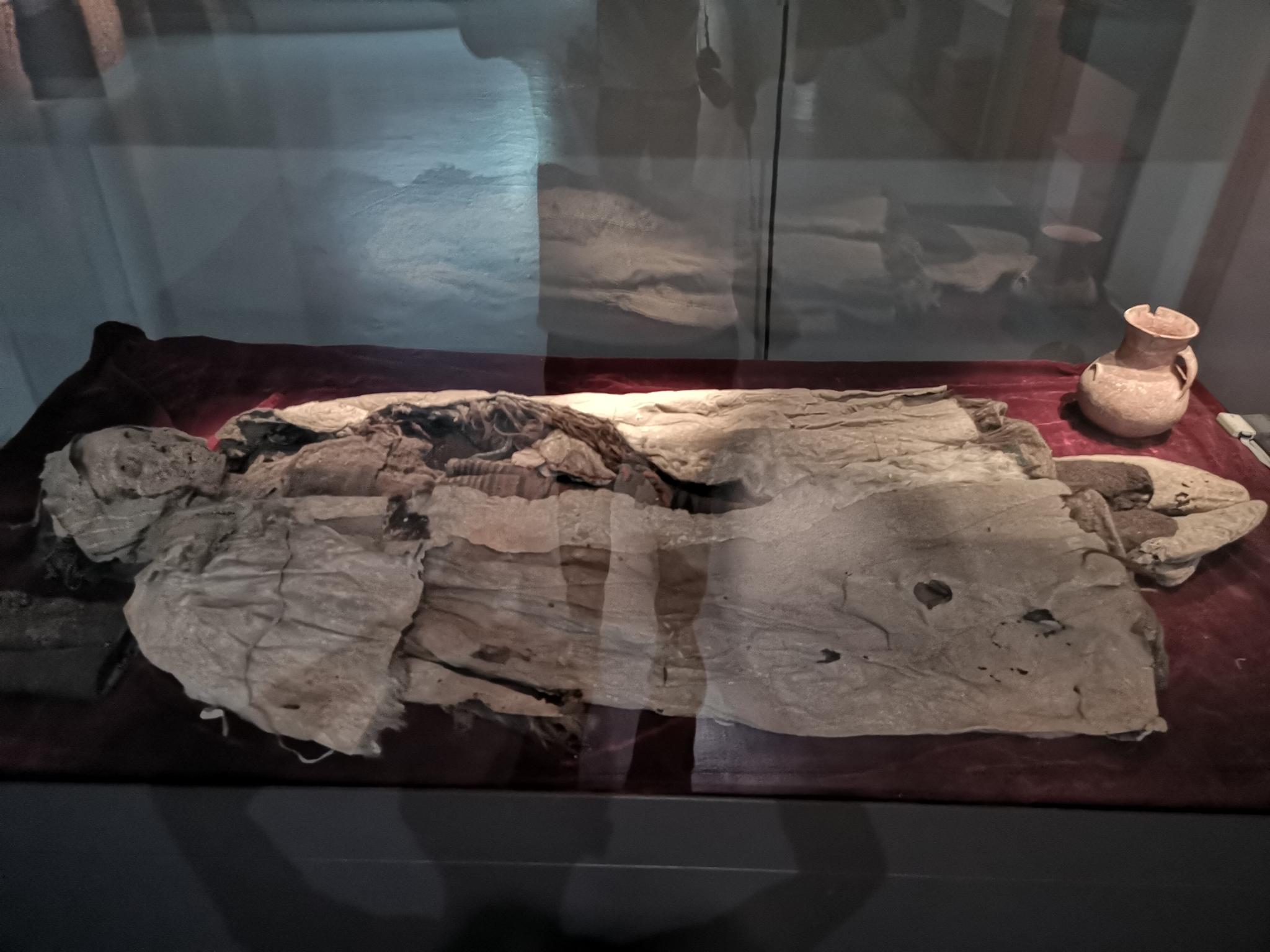 吐鲁番博物馆藏的古代干尸，年代从3000多年到清代不等|干尸|吐鲁番博物馆|气候_新浪新闻