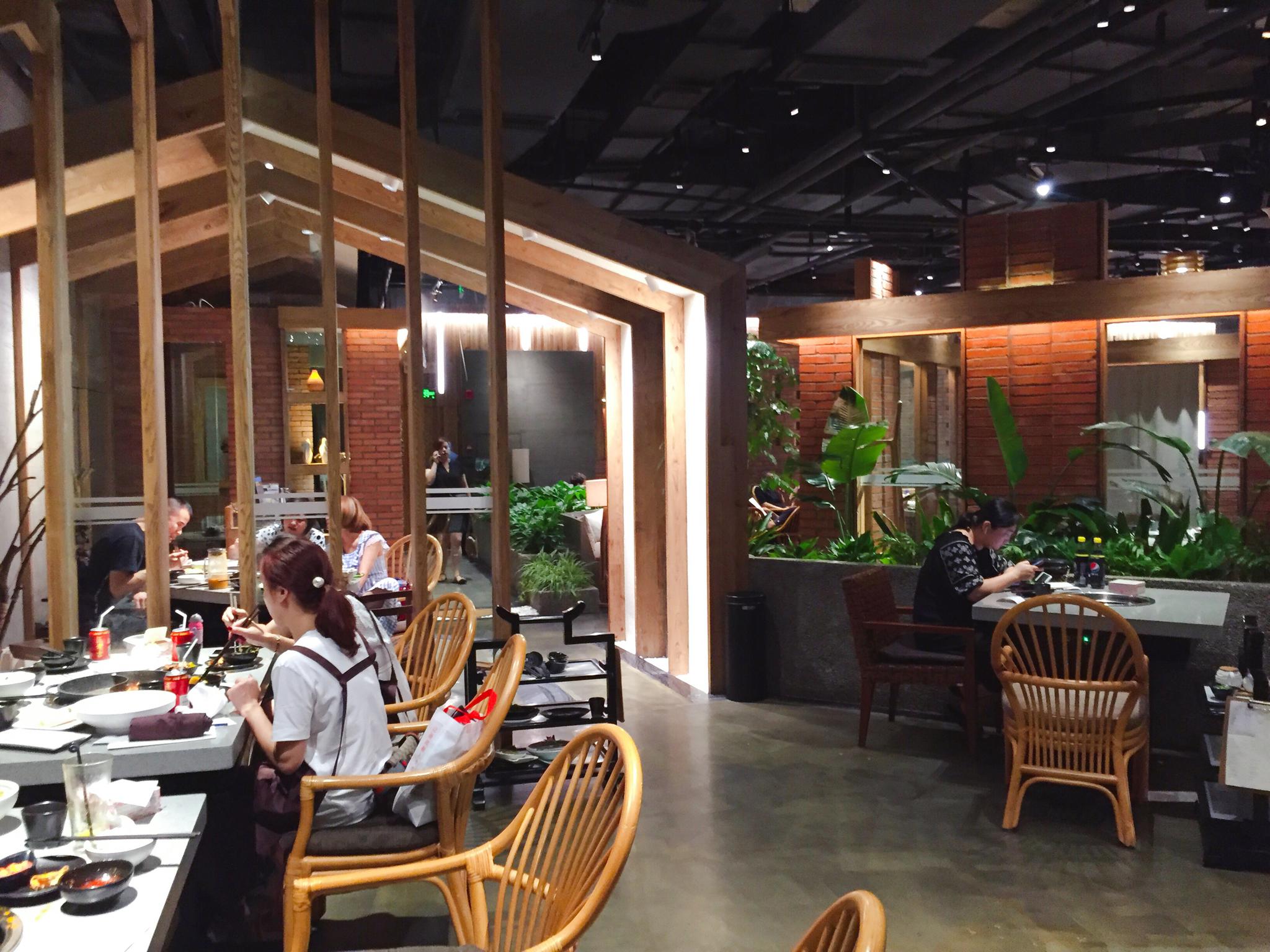 园里火锅据说是成都进餐环境最好的火锅店味道也很好