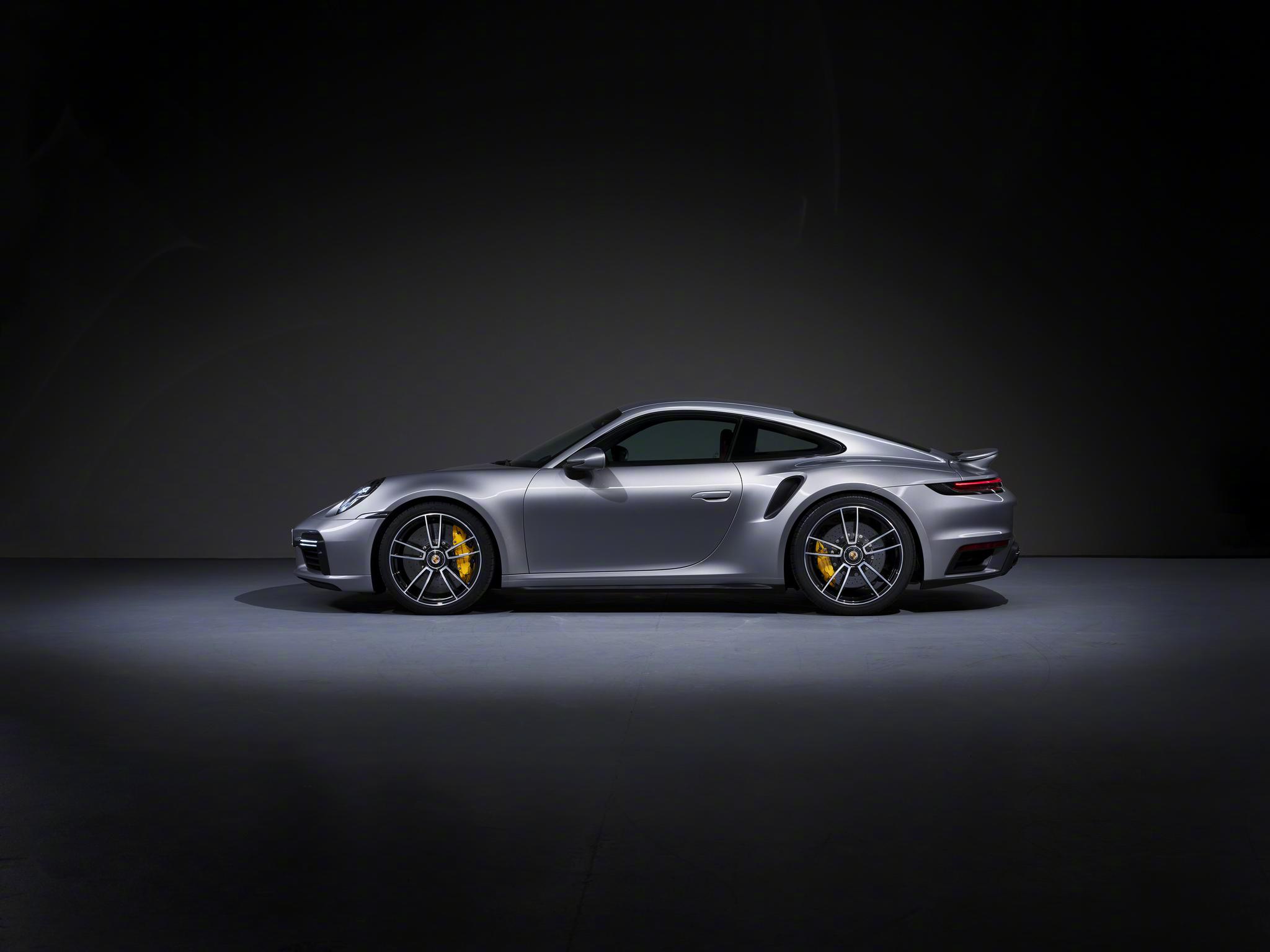 保时捷 911.992 turbos ,650马力 800牛米,百公里加速2.