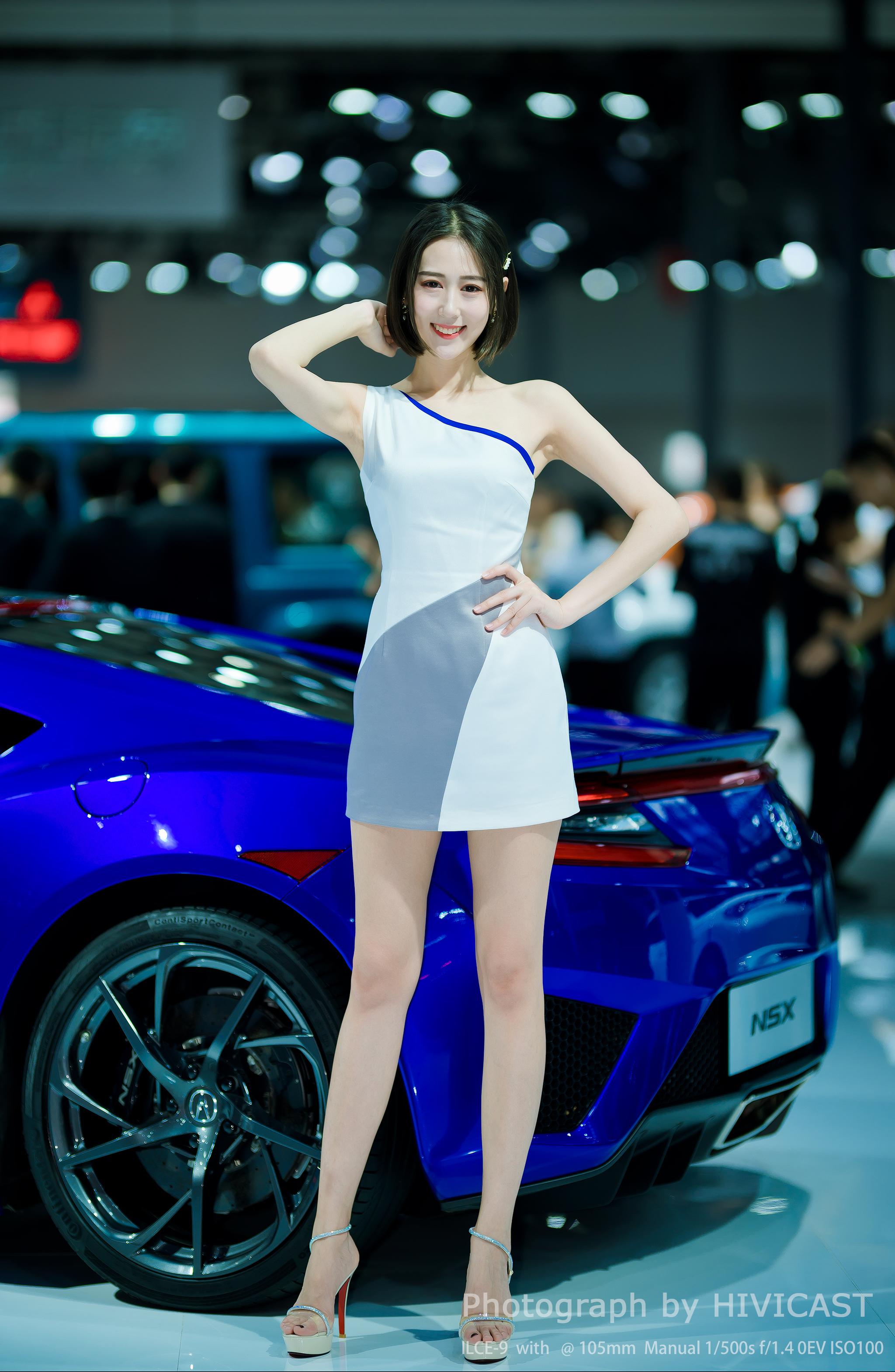 广汽讴歌展台@模特范婷婷 转抄@青春靓丽车模 目前只是暂时的困难