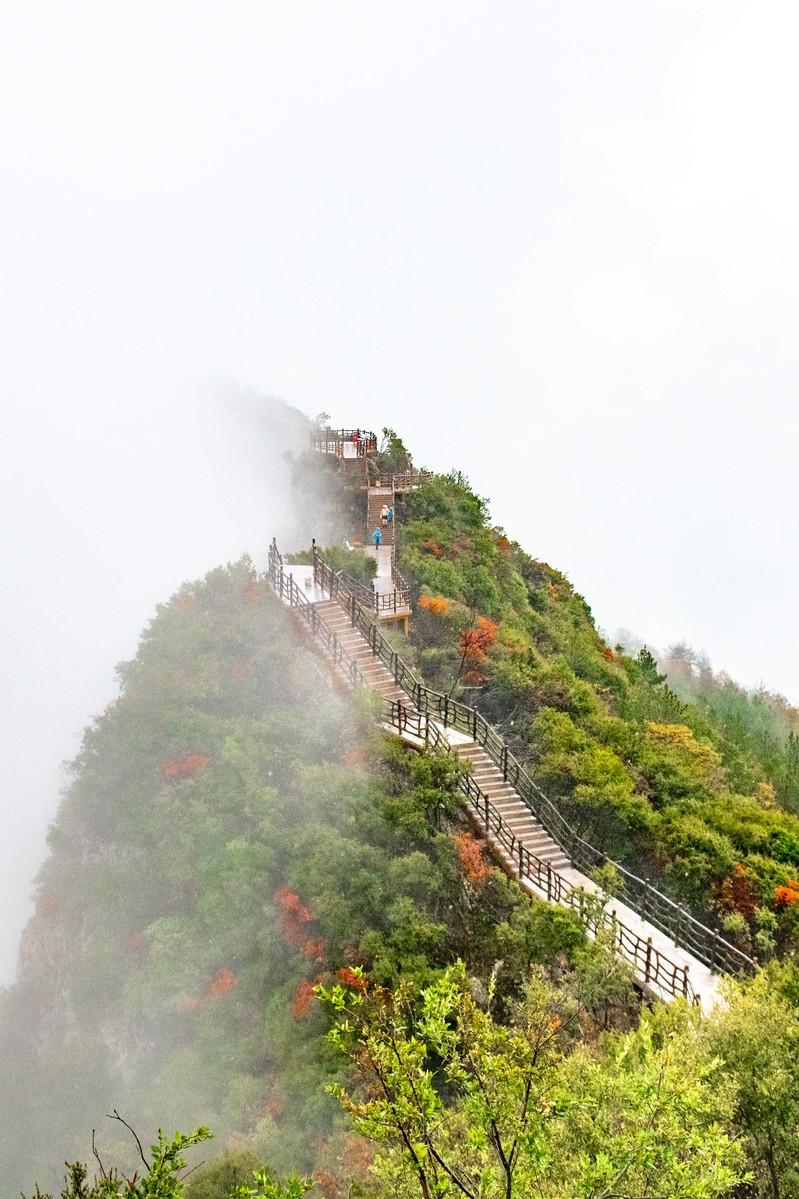 航拍我国现实版的"天空之城", 雾中的山景似仙境, 美得不像话!
